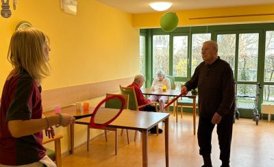 Die Bewohner übten Tennis – Bild 1